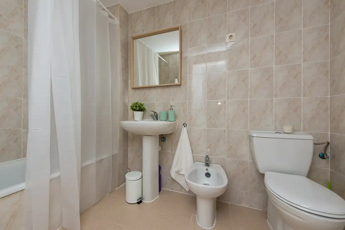 Baño de Piso en venta en Madrid con Aire acondicionado, Trastero y Piscina comunitaria