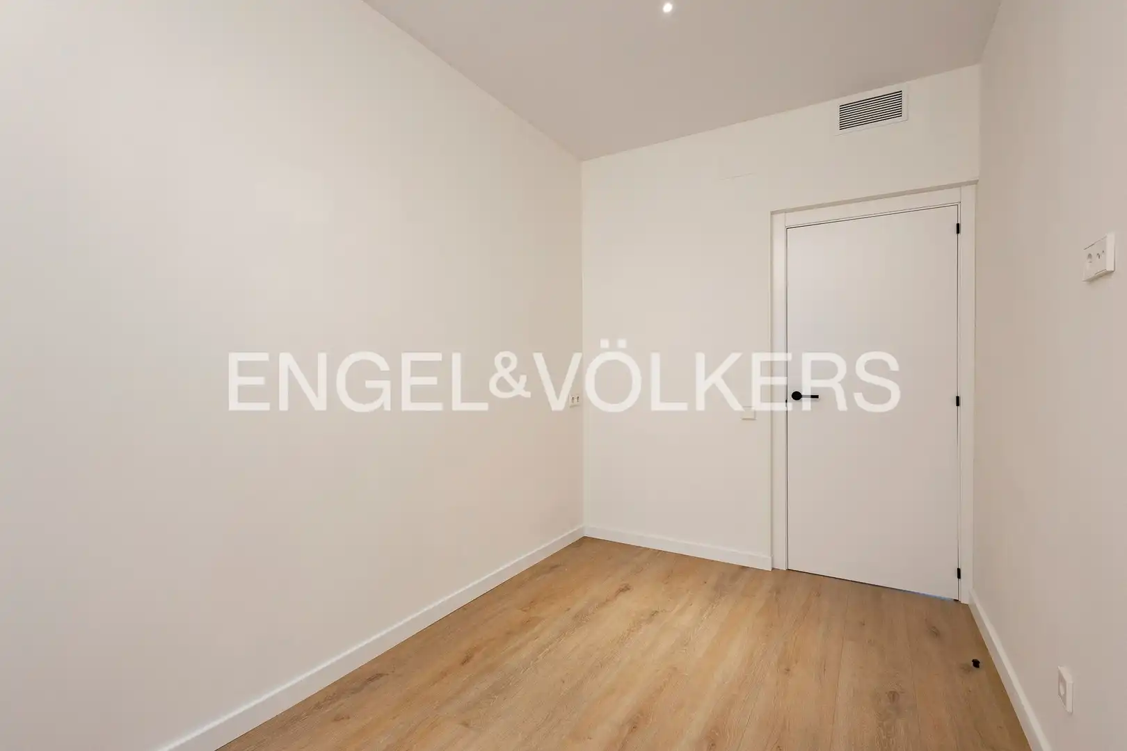 Habitación de Piso en venta en Barcelona con Aire acondicionado, Calefacción y Balcón