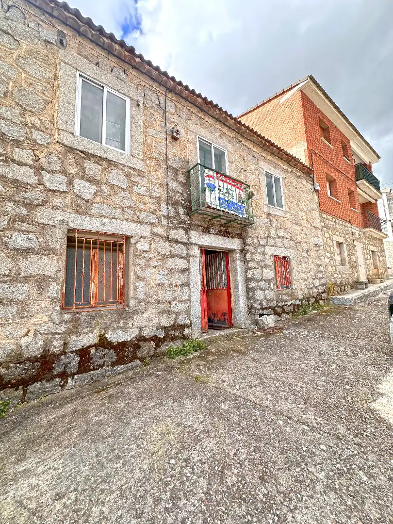 Vista exterior de Casa o xalet en venda en El Hoyo de Pinares 