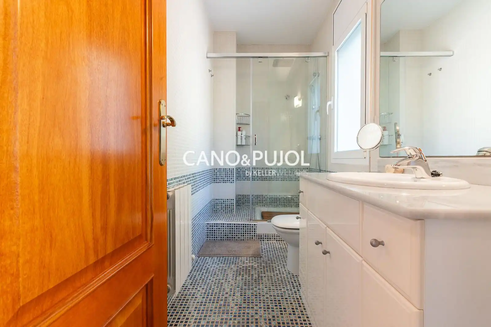 Baño de Casa o chalet en venta en Corbera de Llobregat con Calefacción, Terraza y Trastero