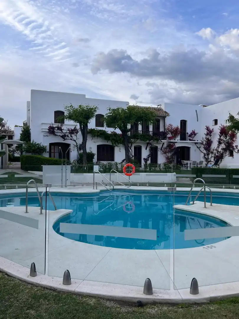 Schwimmbecken von Wohnung zur Miete in Estepona mit Klimaanlage, Terrasse und Möbliert