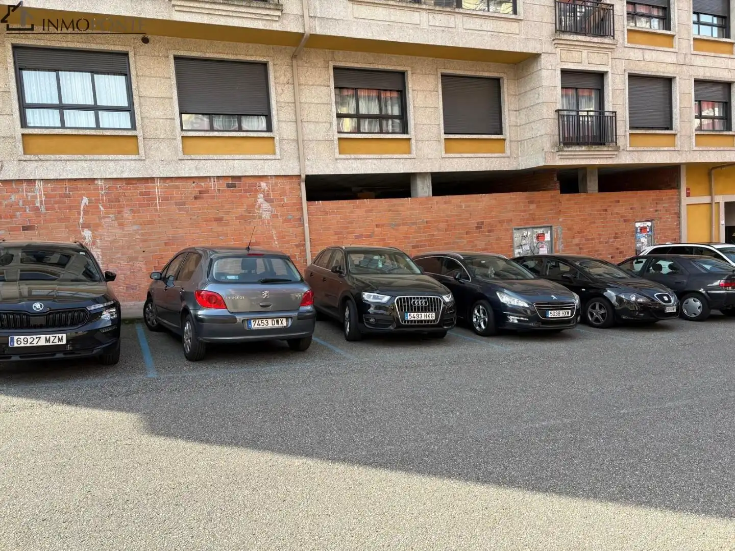 Parking of Commercial properties for rent in Soutomaior