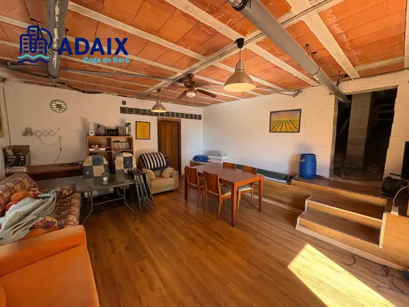 Casa adosada en venda a Roda de Berà