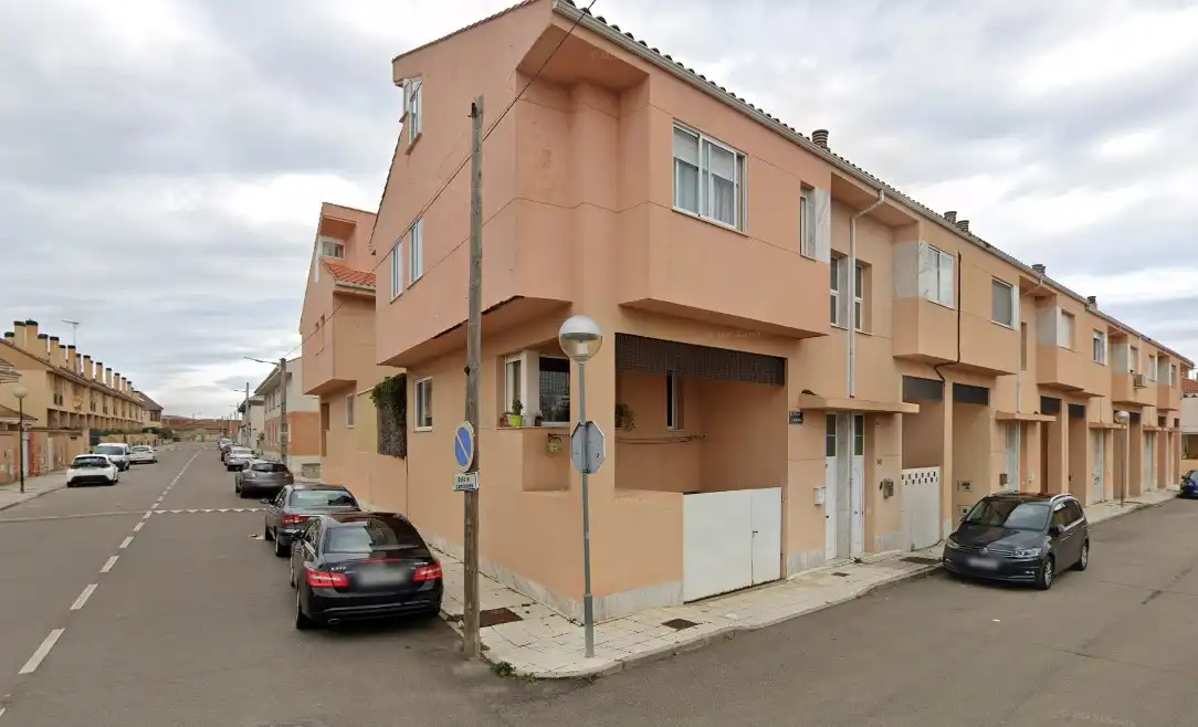 Vista exterior de Casa adosada en venta en Monfarracinos