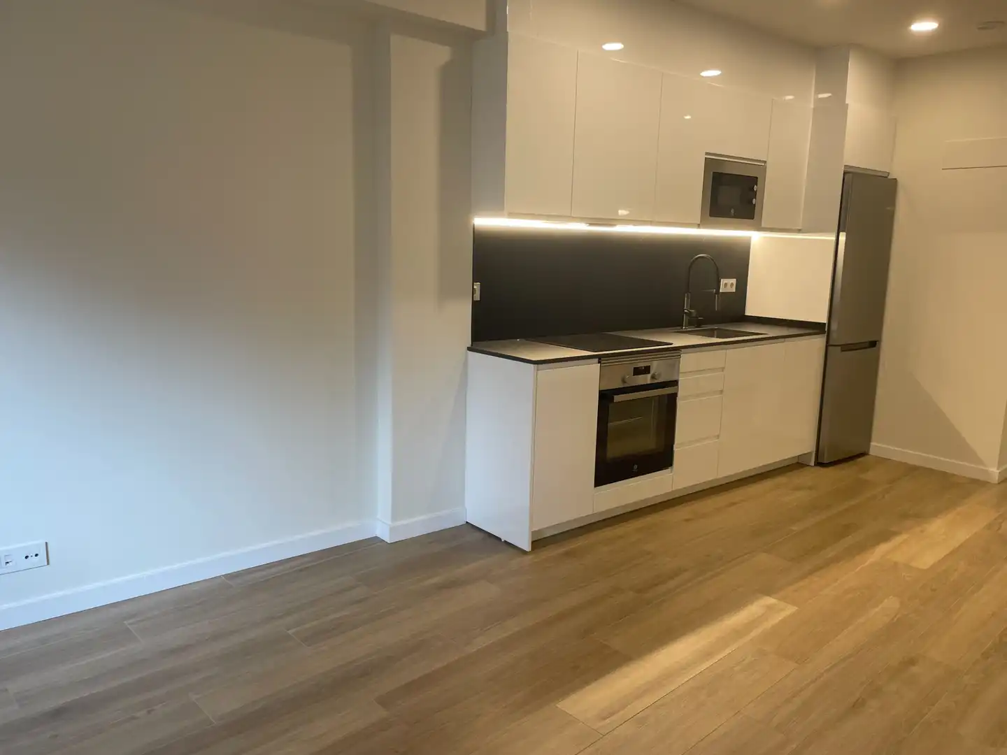 Kitchen of Flat for sale in Vigo   with Heating, Parquet flooring and Oven