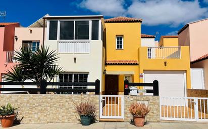 Vista exterior de Casa o xalet en venda en Tuineje amb Jardí privat, Terrassa i Traster