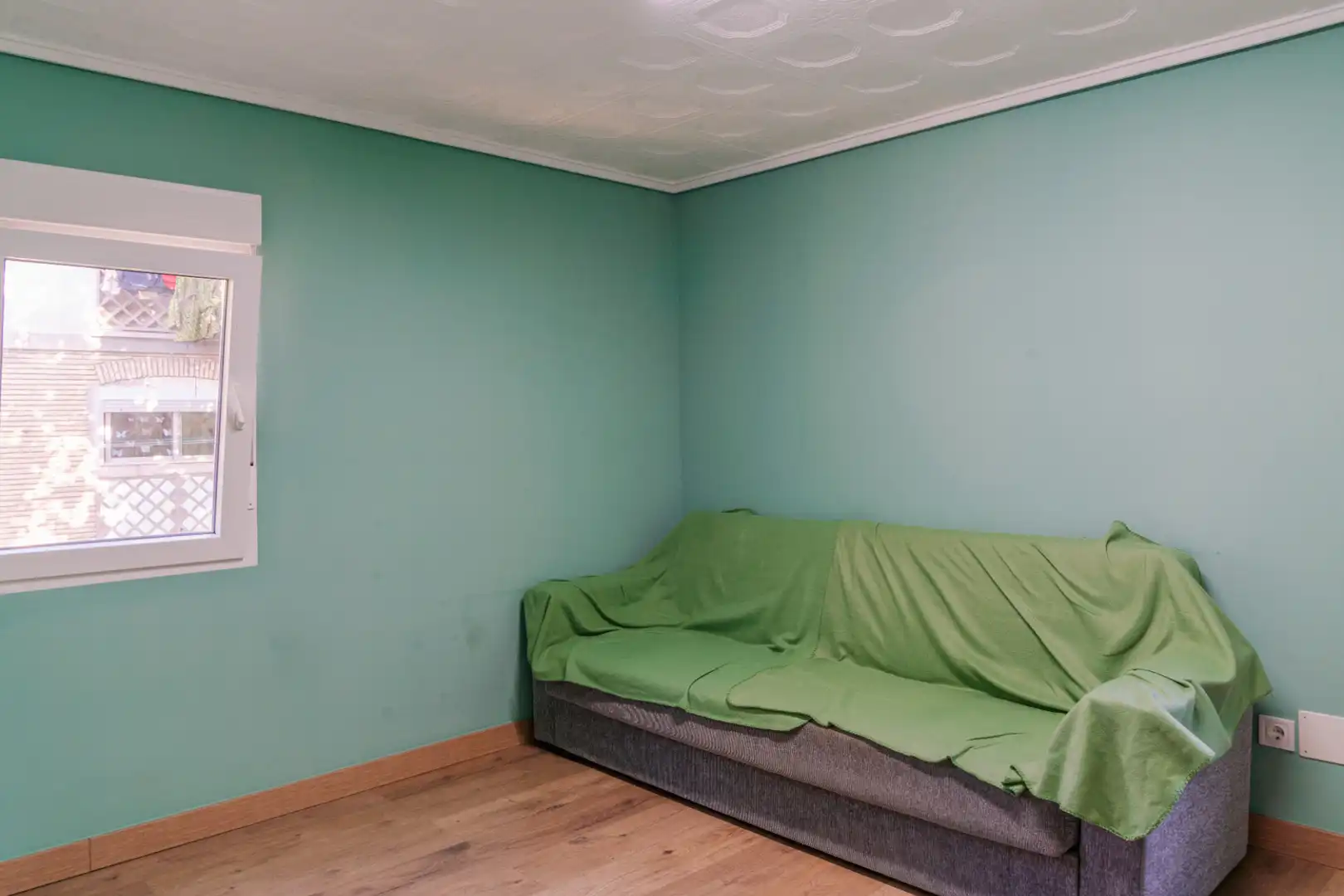 Sala d'estar de Pis en venda en Zaragoza amb Parquet, Forn i Rentadora