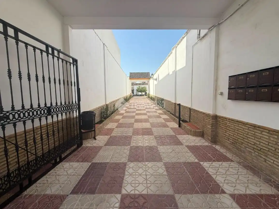 Außenansicht von Einfamilien-Reihenhaus zum Verkauf in La Puebla de Cazalla mit Klimaanlage, Terrasse und Balkon