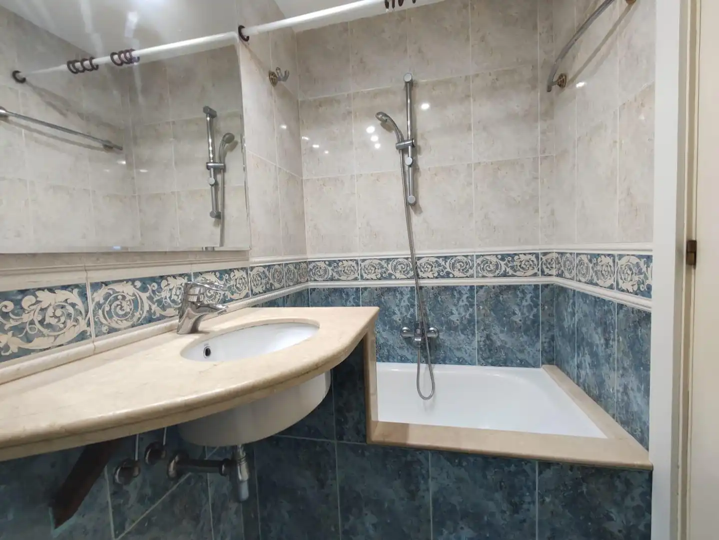 Baño de Dúplex de alquiler en Manresa con Calefacción, Terraza y Trastero