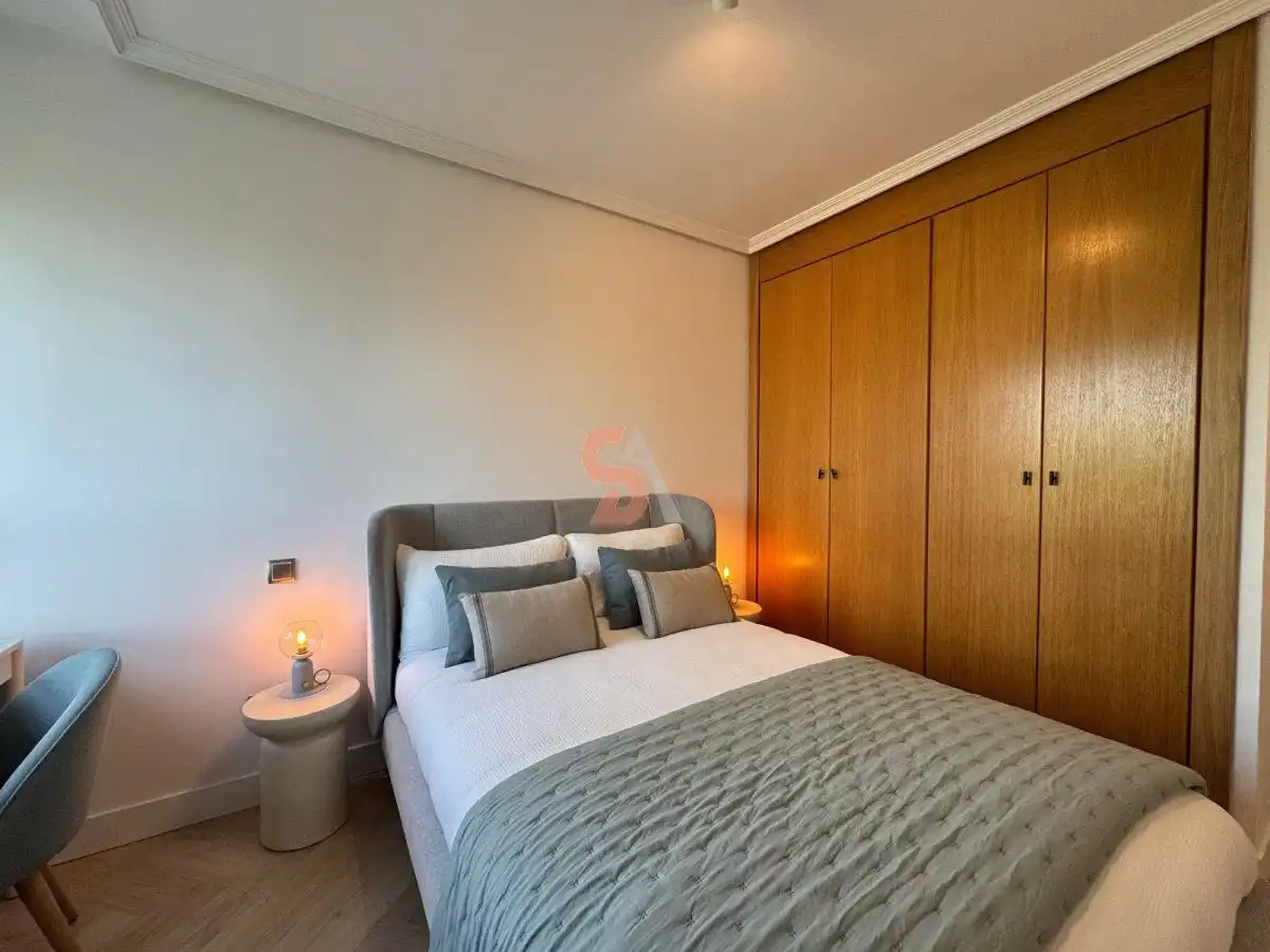 Schlafzimmer von Wohnung zur Miete in Valladolid mit Heizung, Möbliert und Gemeinschaftspool