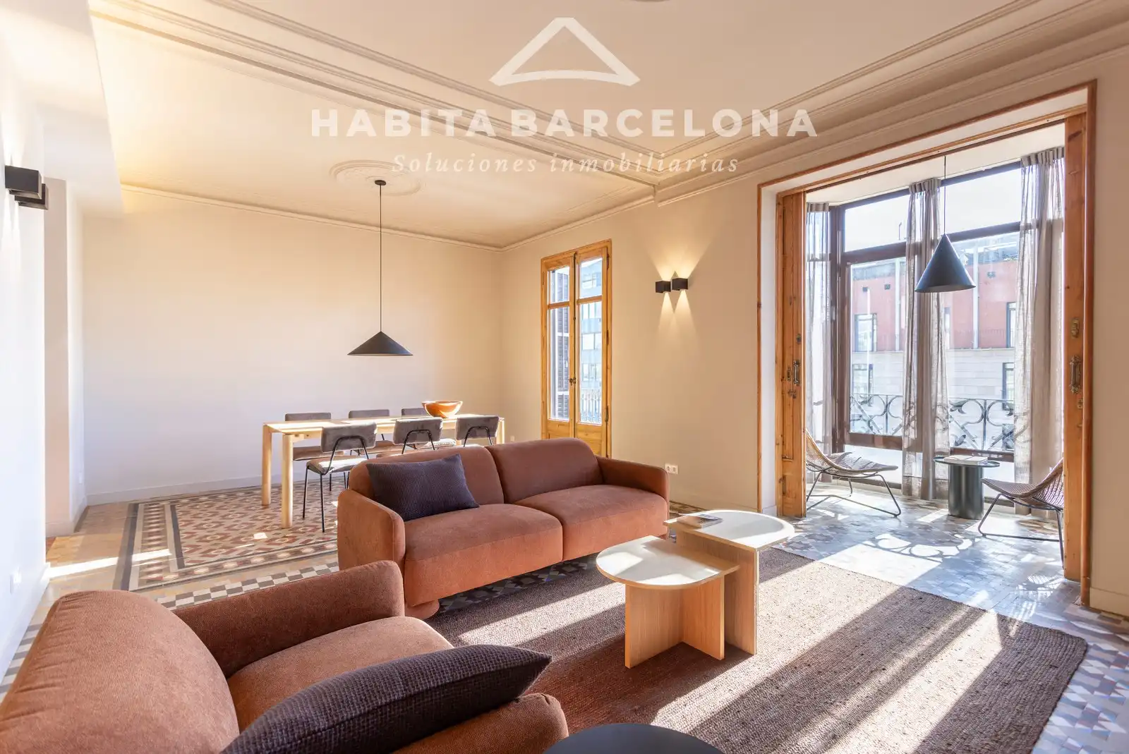 Außenansicht von Wohnung zur Miete in Barcelona mit Klimaanlage, Heizung und Parkett