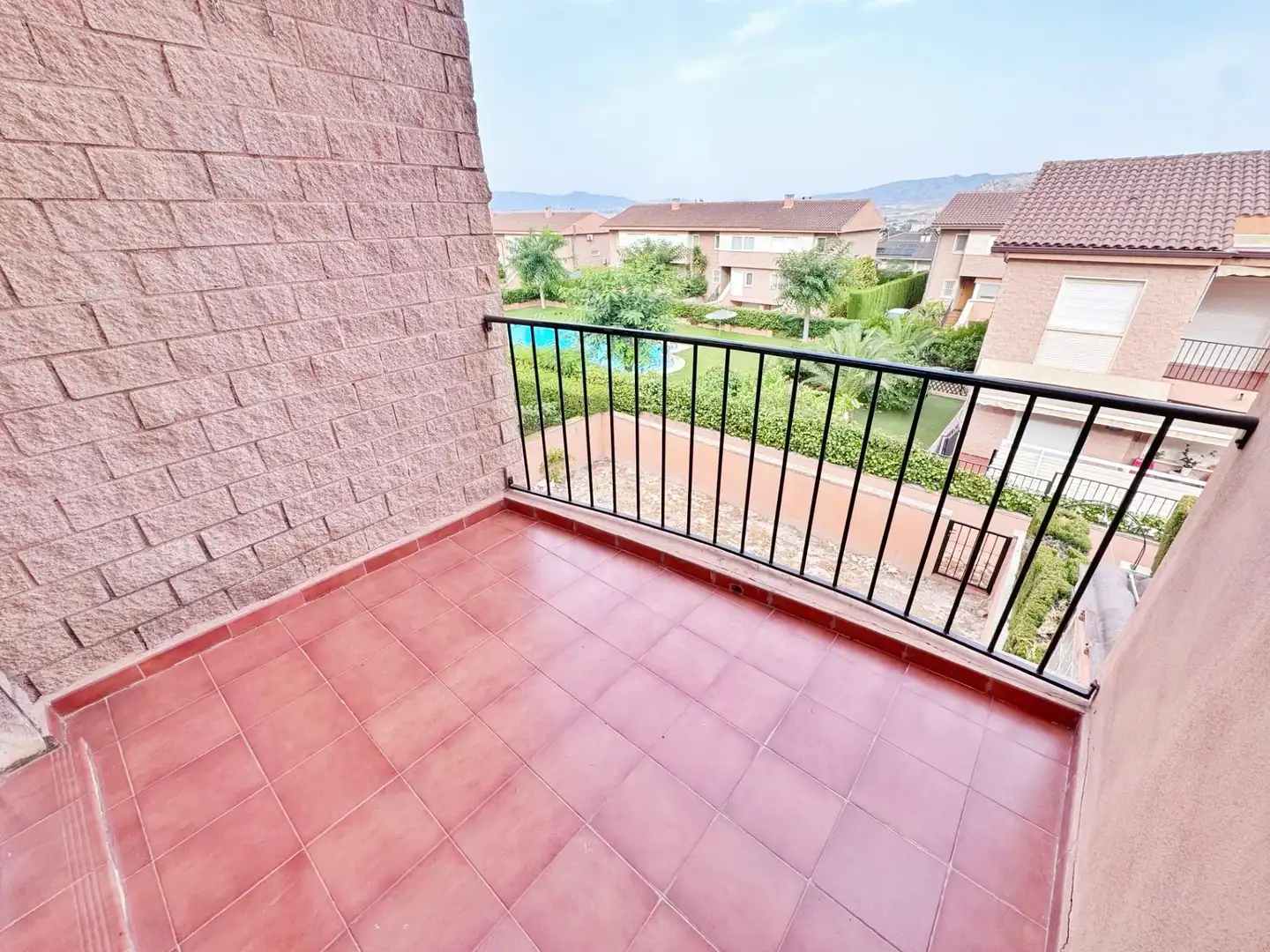 Terraza de Casa adosada en venta en Petrer con Jardín privado, Balcón y Piscina comunitaria