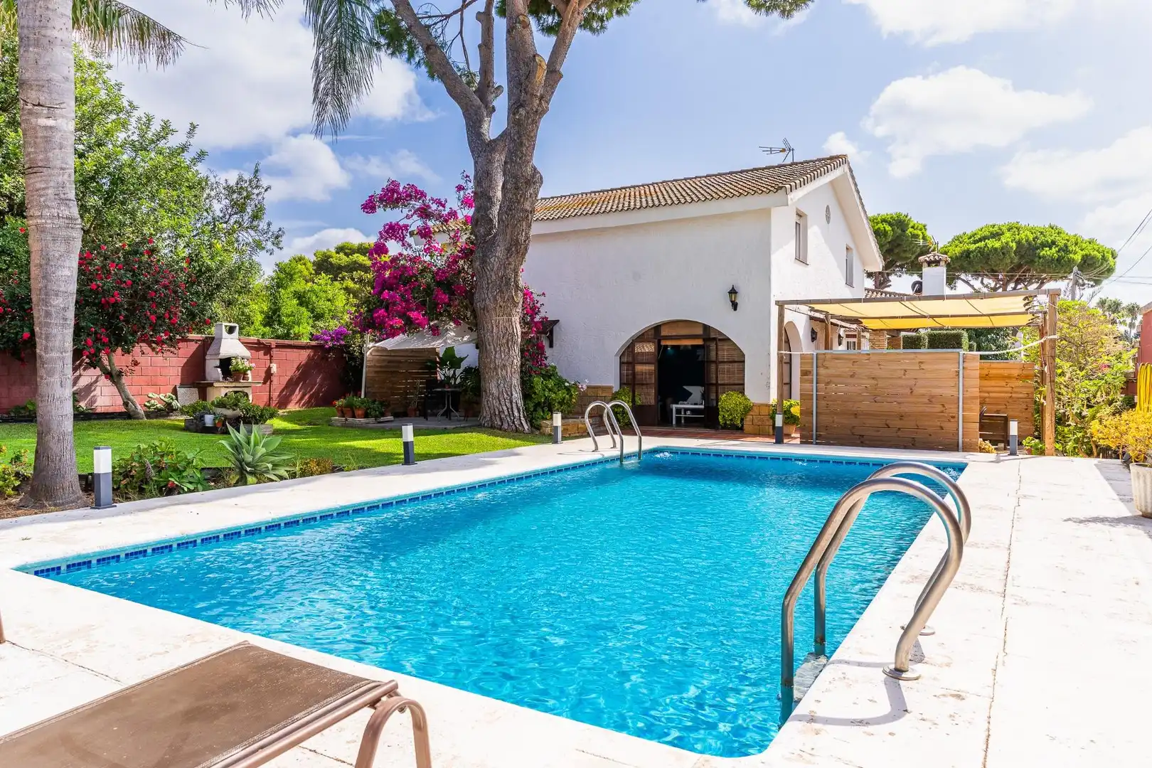 Piscina de Casa o chalet en venta en Chiclana de la Frontera con Jardín privado, Trastero y Piscina