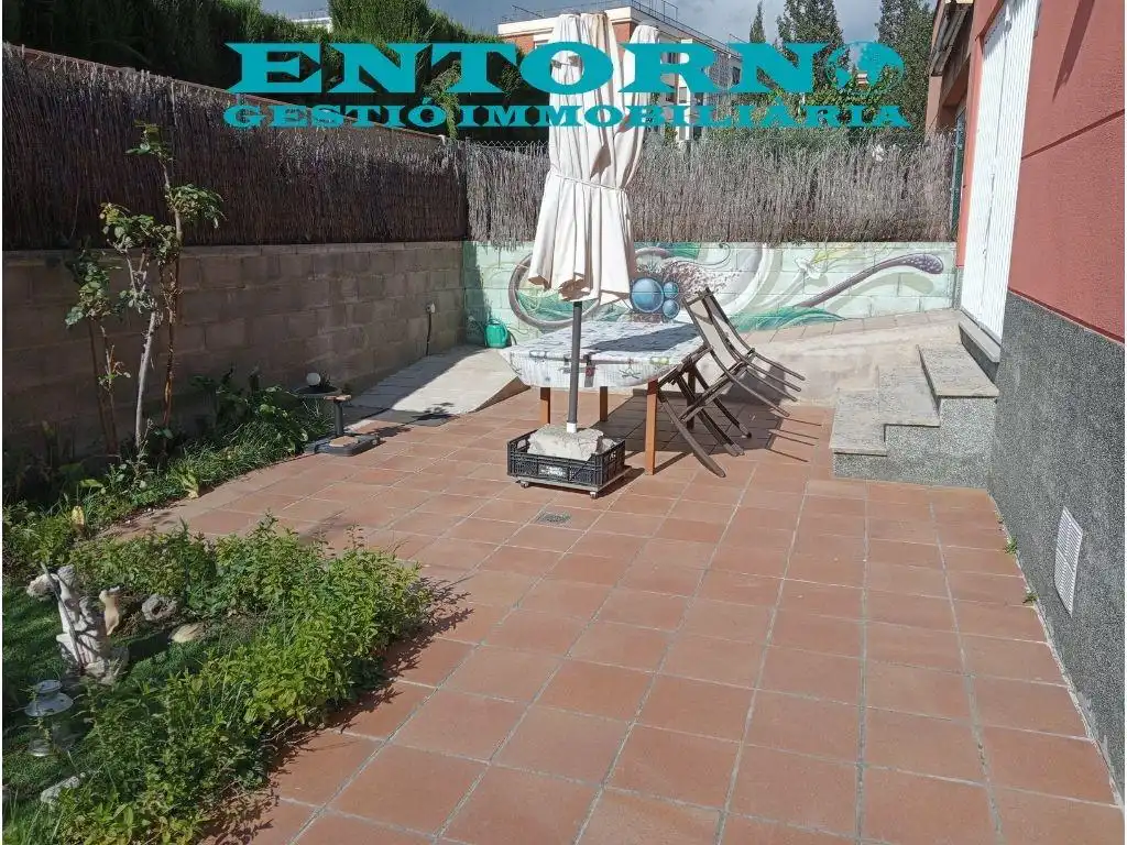 Casa con jardín en venta en Palau-solità i Plegamans