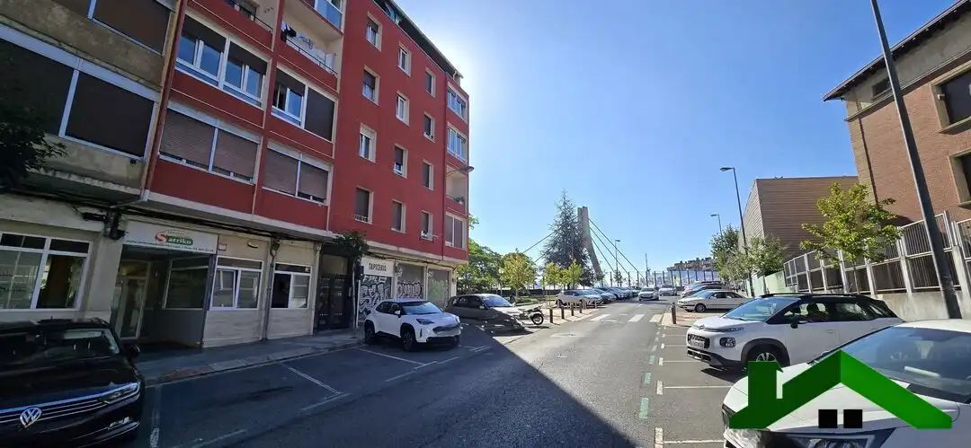 Vista exterior de Pis en venda en Bilbao  amb Calefacció i Moblat