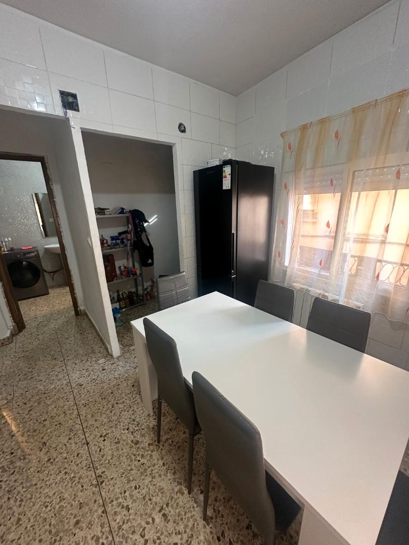 Cuina de Casa o xalet en venda en Albelda de Iregua amb Calefacció i Traster