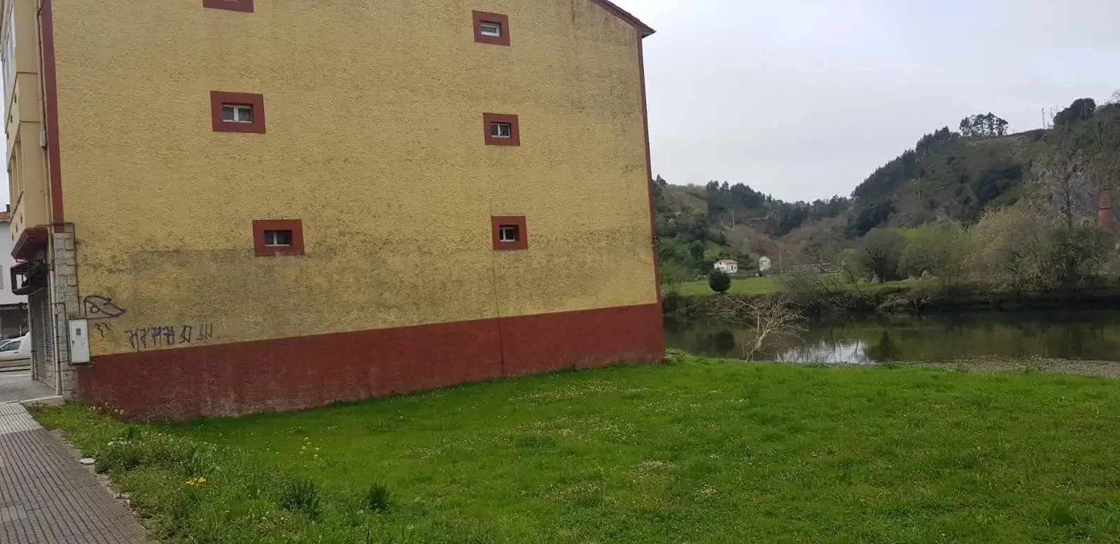 Vista exterior de Local en venda en Val de San Vicente 