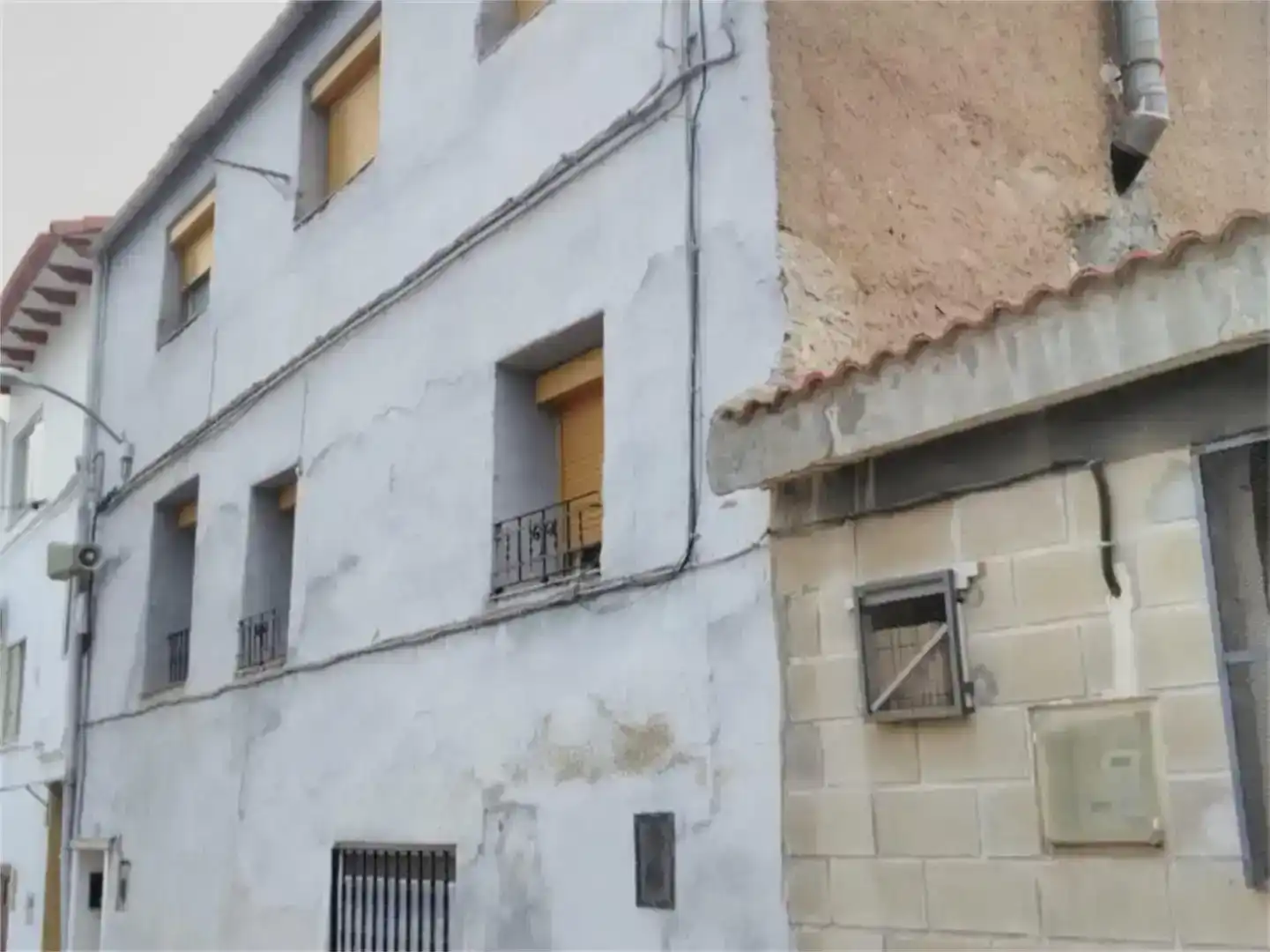 Vista exterior de Casa adosada en venda en Brea de Aragón