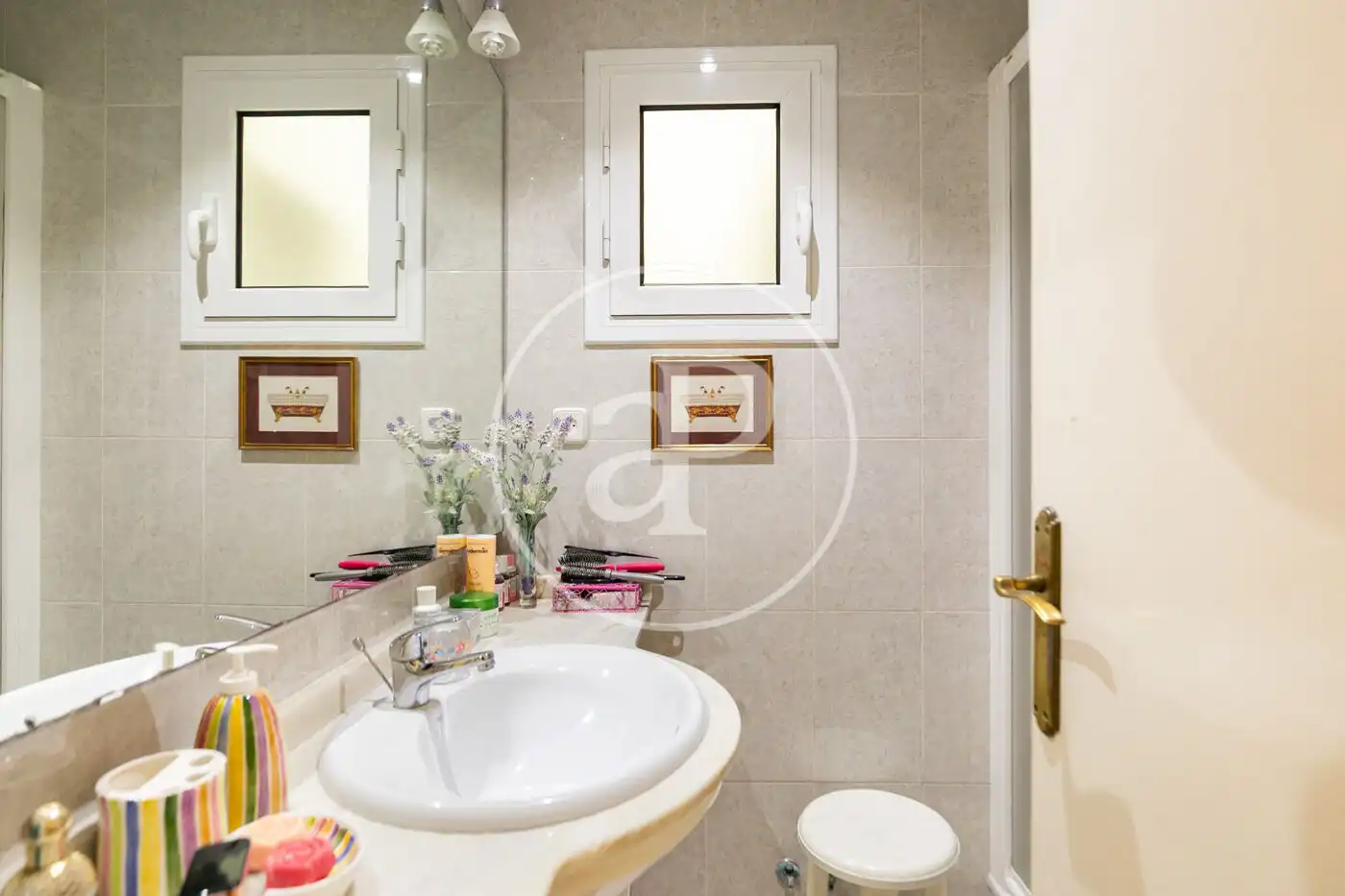 Bathroom of Flat for sale in Barcelona  with Heating and Balcony