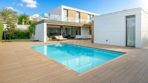EXCLUSIVA VILLA EN SAGARÓ AMPLITUD, PRIVACIDAD Y DISEÑO