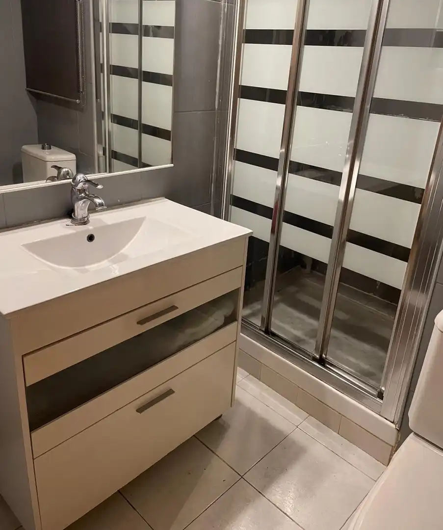 Badezimmer von Wohnung zur Miete in Valencia mit Klimaanlage