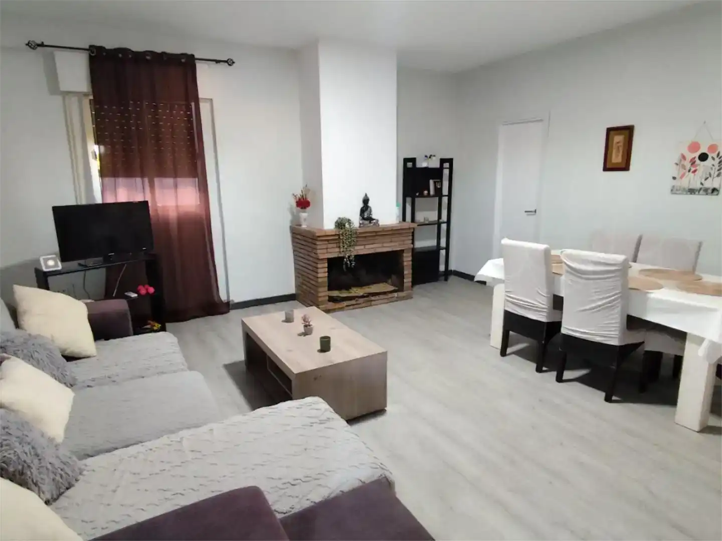 Sala d'estar de Pis en venda en Sanlúcar la Mayor amb Aire condicionat i Piscina