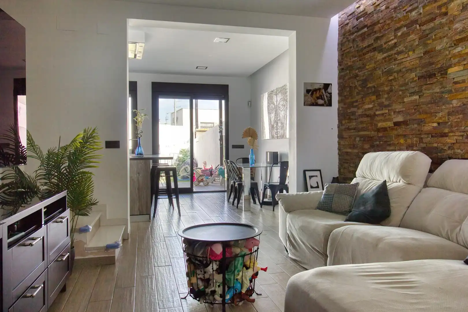 Sala de estar de Casa o chalet en venta en La Rinconada con Aire acondicionado