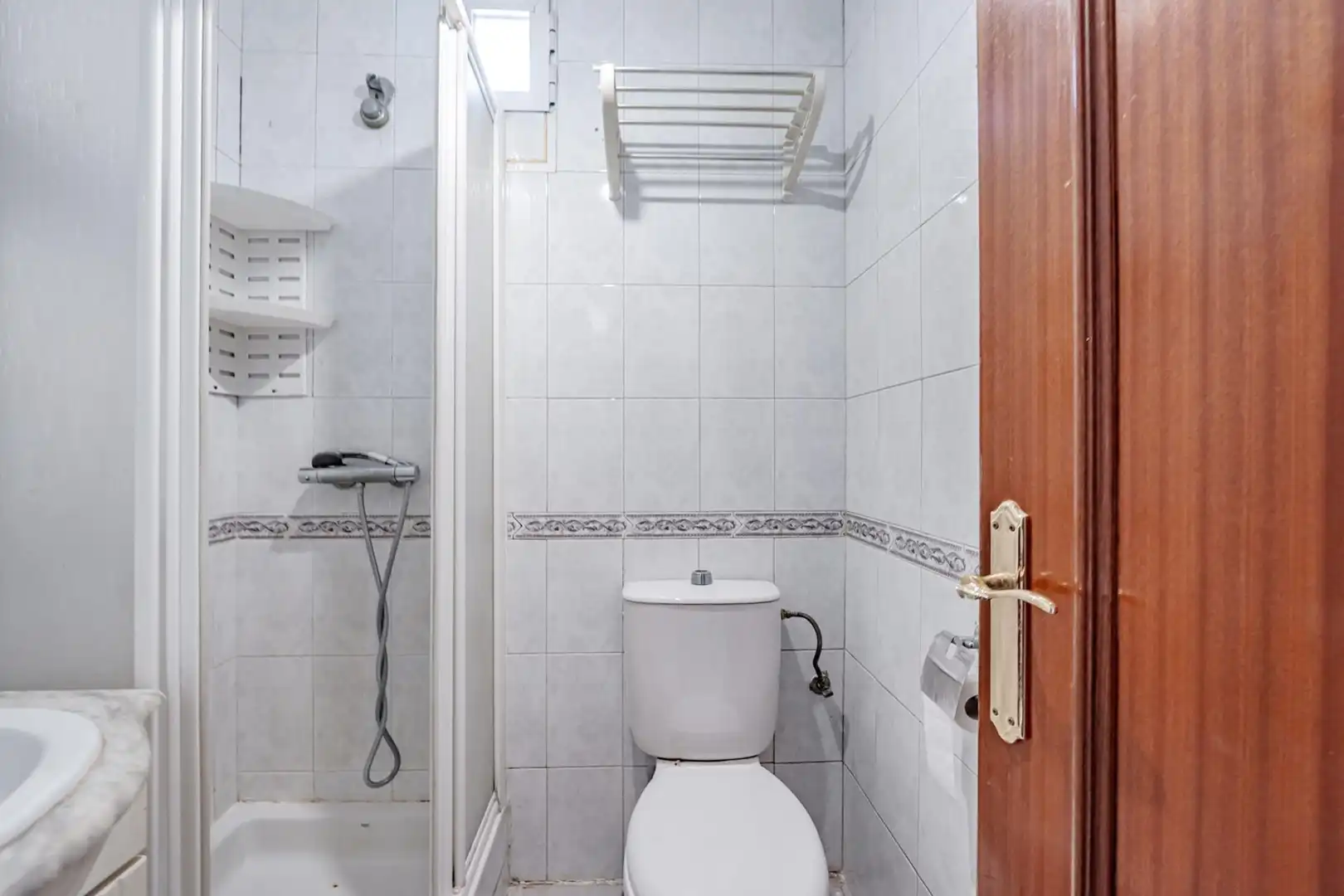Bathroom of Apartments for sale in Madrid