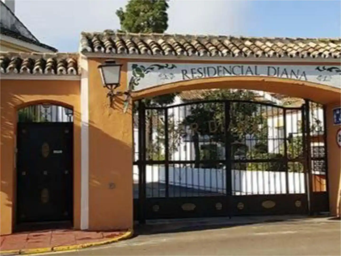 Vista exterior de Casa o chalet en venta en Estepona con Aire acondicionado y Piscina