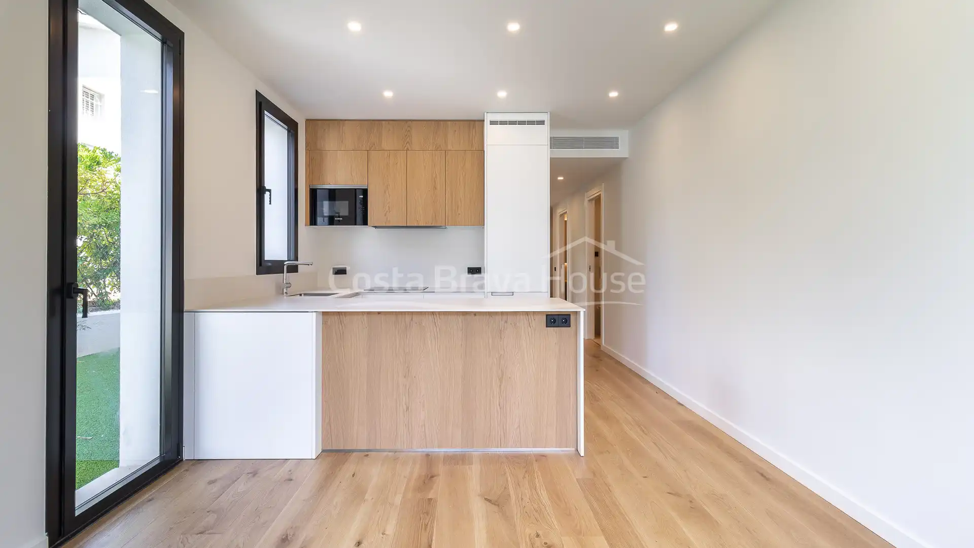 Cuina de Apartament en venda en Palamós amb Aire condicionat, Calefacció i Jardí privat
