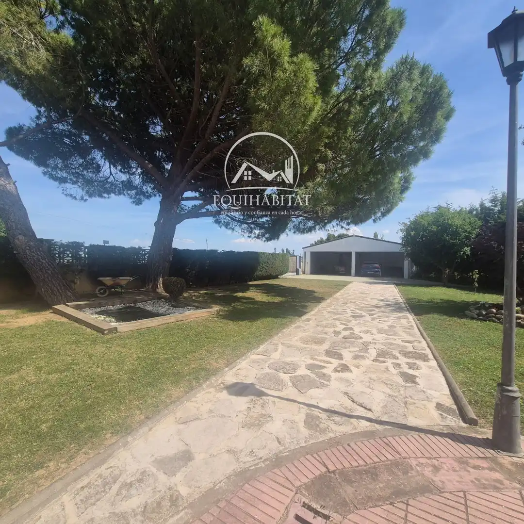 Vista exterior de Casa o chalet en venta en Alguaire con Aire acondicionado, Jardín privado y Trastero