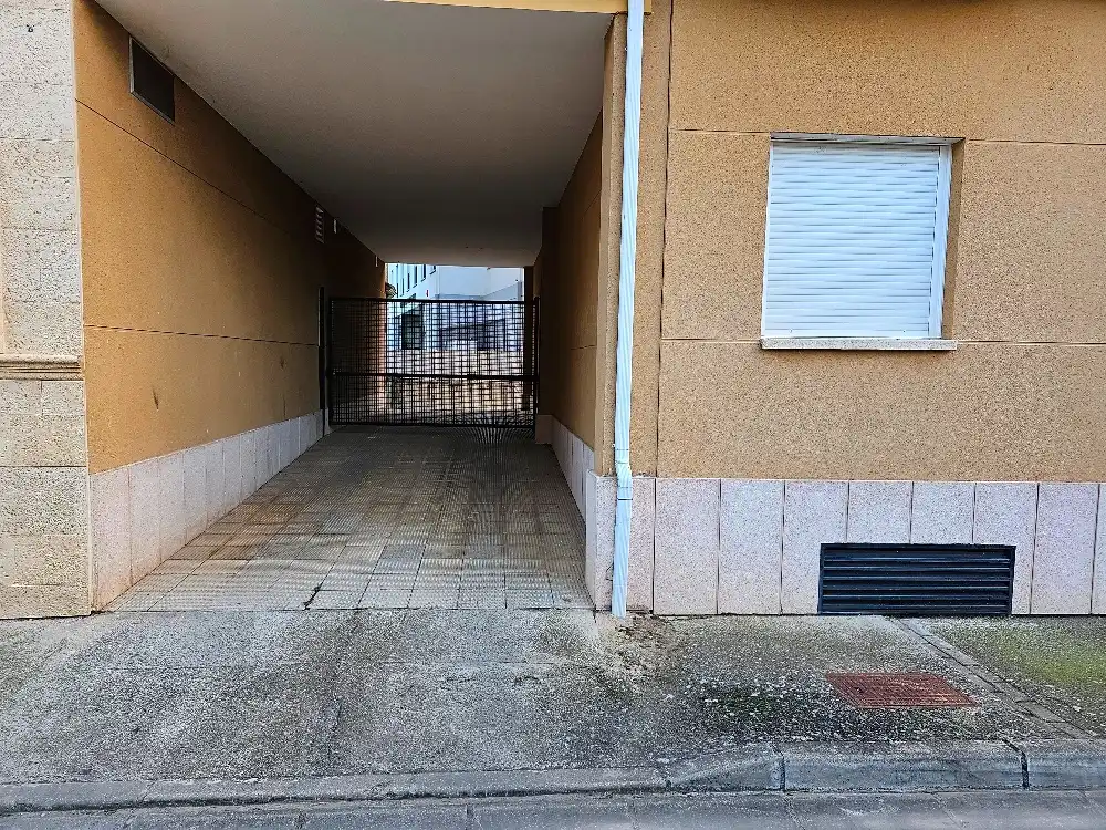 Parkplatz von Residential zum Verkauf in Pradoluengo
