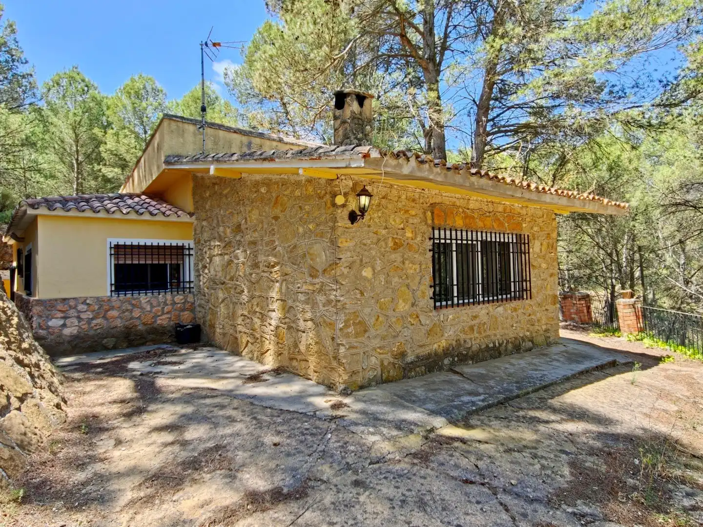 Vista exterior de Casa o xalet en venda en Buñol amb Terrassa, Traster i Moblat