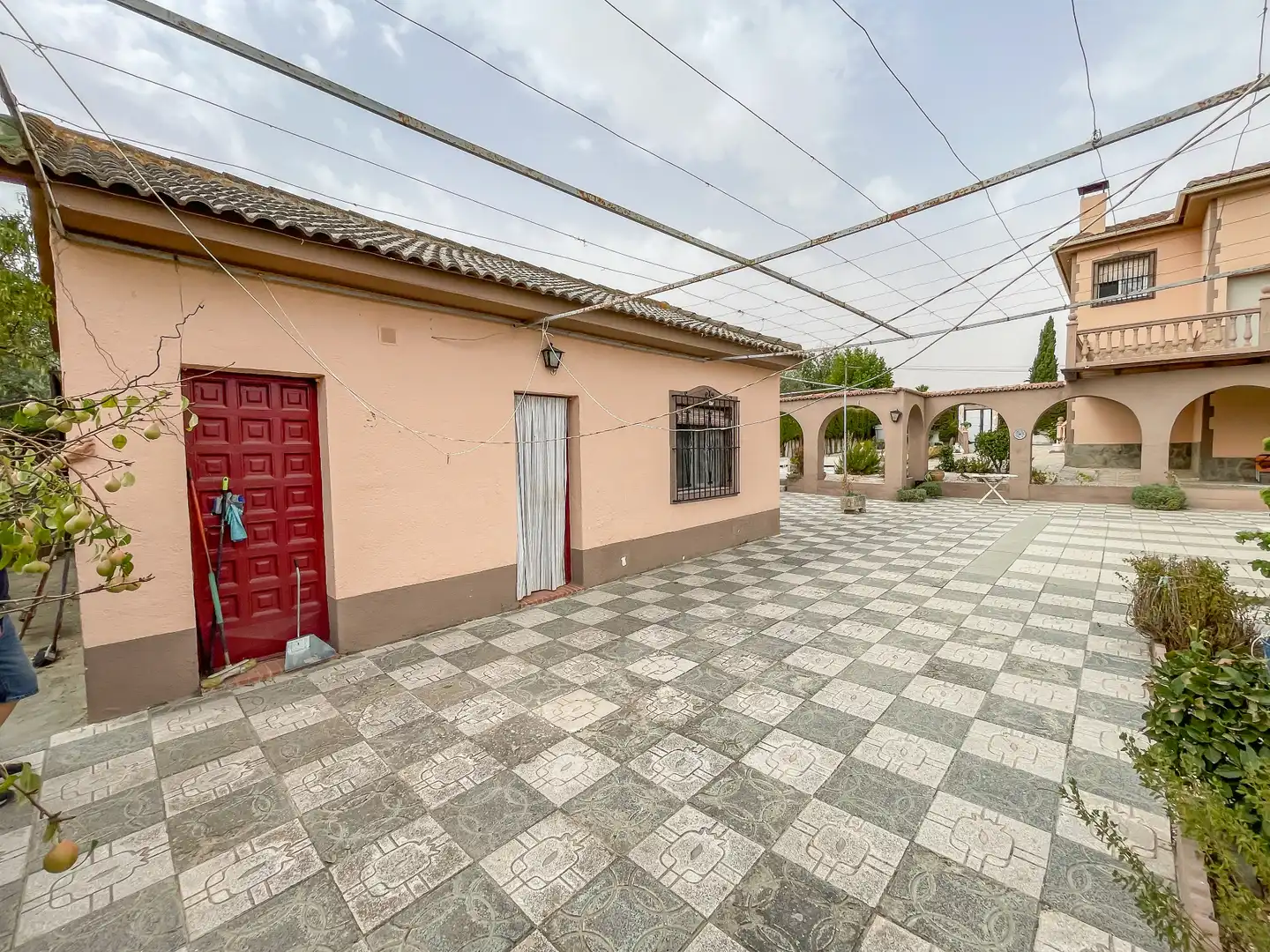 Vista exterior de Casa o xalet en venda en Villa de Otura amb Jardí privat, Terrassa i Piscina