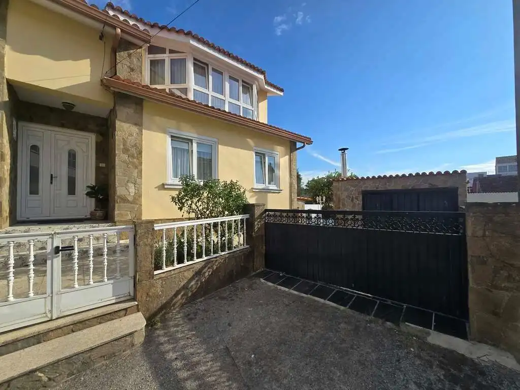 Casa con jardín en venta en Mugardos