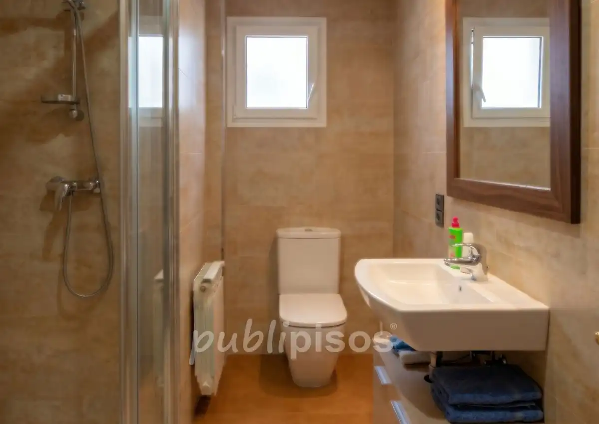 Bathroom of Flat for rent in Zaragoza  with Heating and Furnished