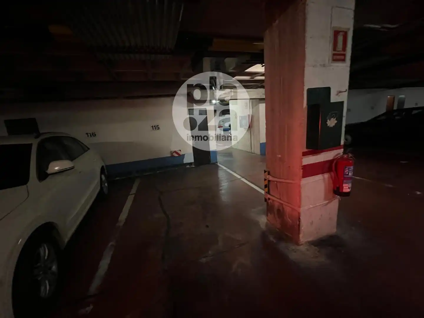 Parking de Piso de alquiler en Burgos con Calefacción, Terraza y Trastero