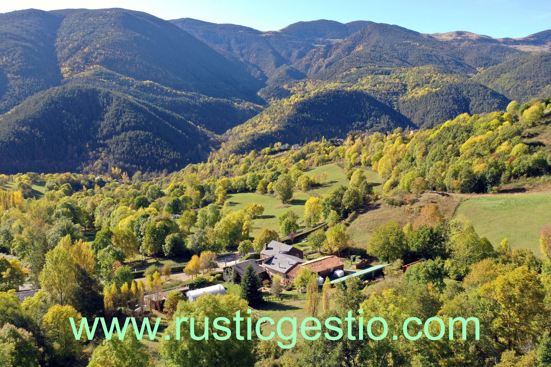 Vista exterior de Finca rústica en venda en Planoles amb Calefacció, Jardí privat i Terrassa