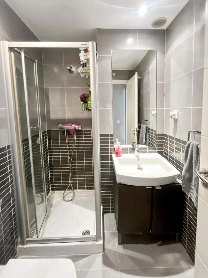 Badezimmer von Wohnung zum Verkauf in Madrid mit Klimaanlage, Heizung und Abstellraum