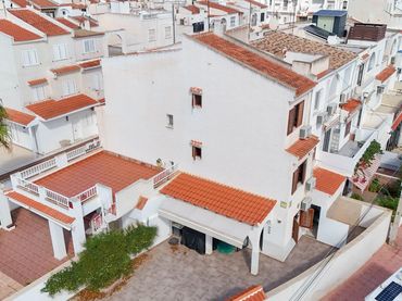 Casa con piscina en venta en Avenida URB. CALAS BLANCAS