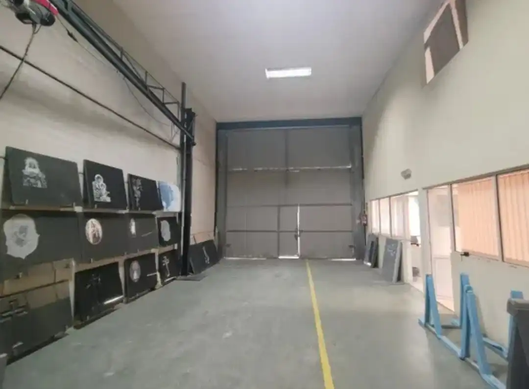 Nau industrial en venda en La Pobla de Vallbona