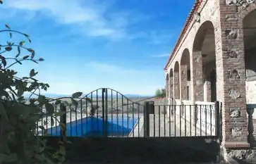 Vista exterior de Casa o chalet en venta en Herrera del Duque con Trastero y Piscina