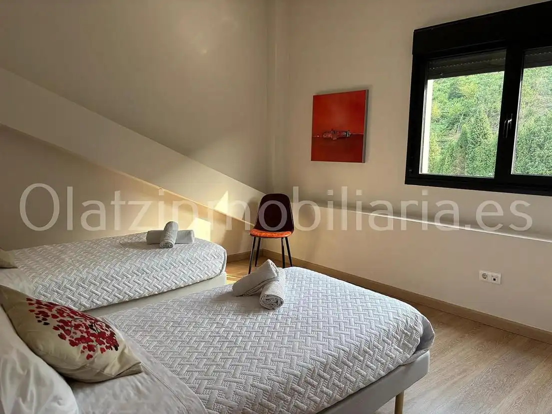 Dormitori de Casa o xalet en venda en Laudio / Llodio amb Aire condicionat, Calefacció i Jardí privat
