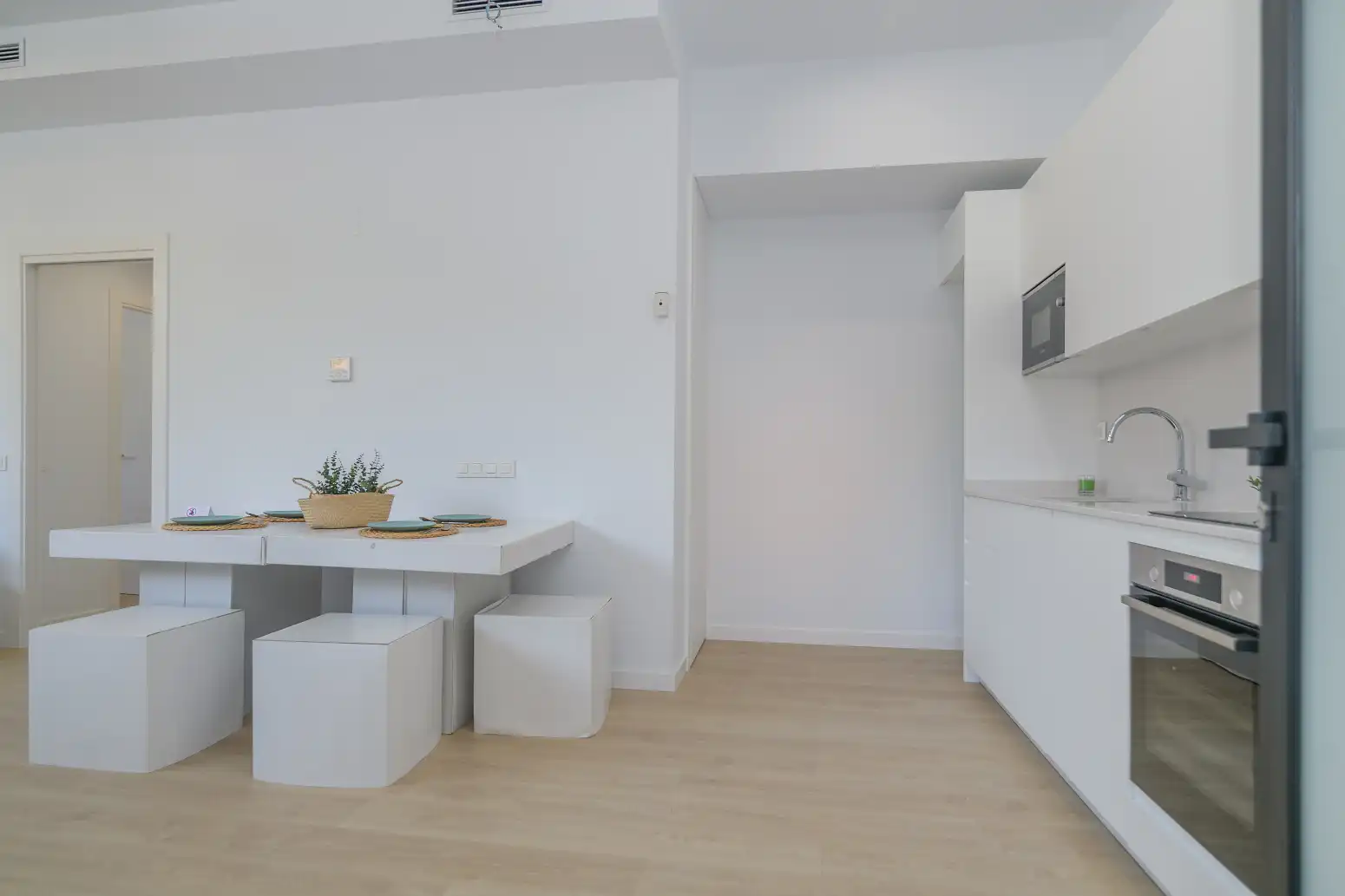Cuina de Pis en venda en Cornellà de Llobregat amb Calefacció, Parquet i Terrassa