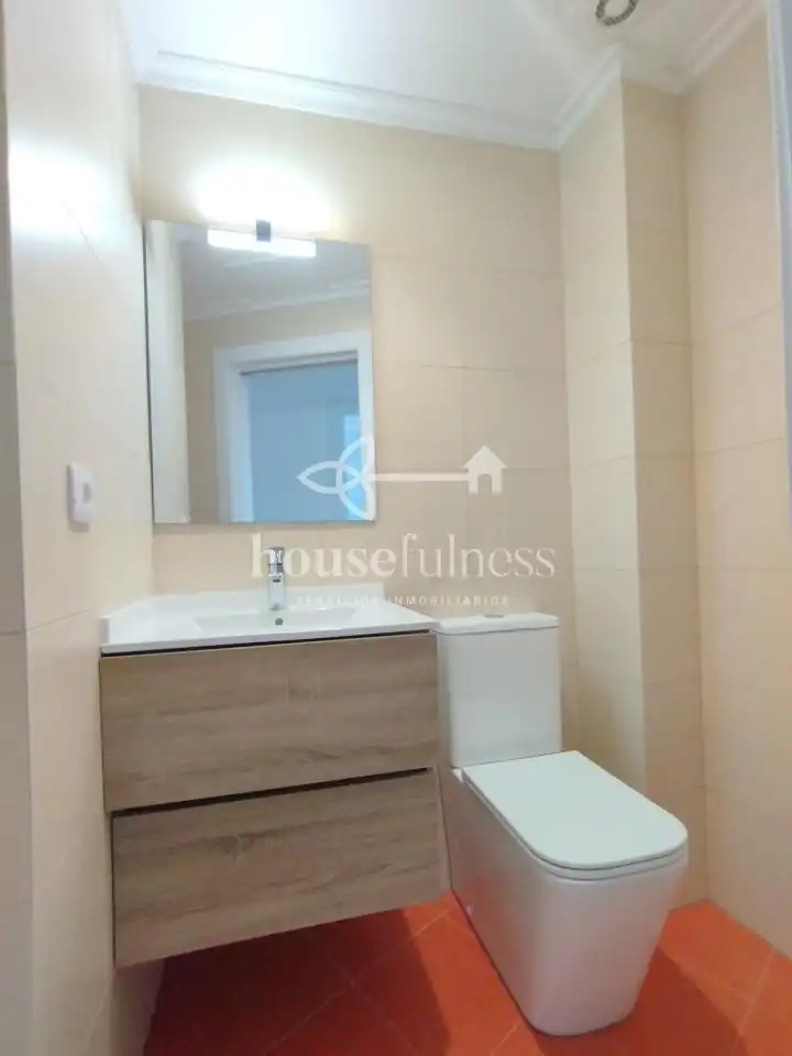 Baño de Apartamento de alquiler en Ferrol con Calefacción, Trastero y Amueblado