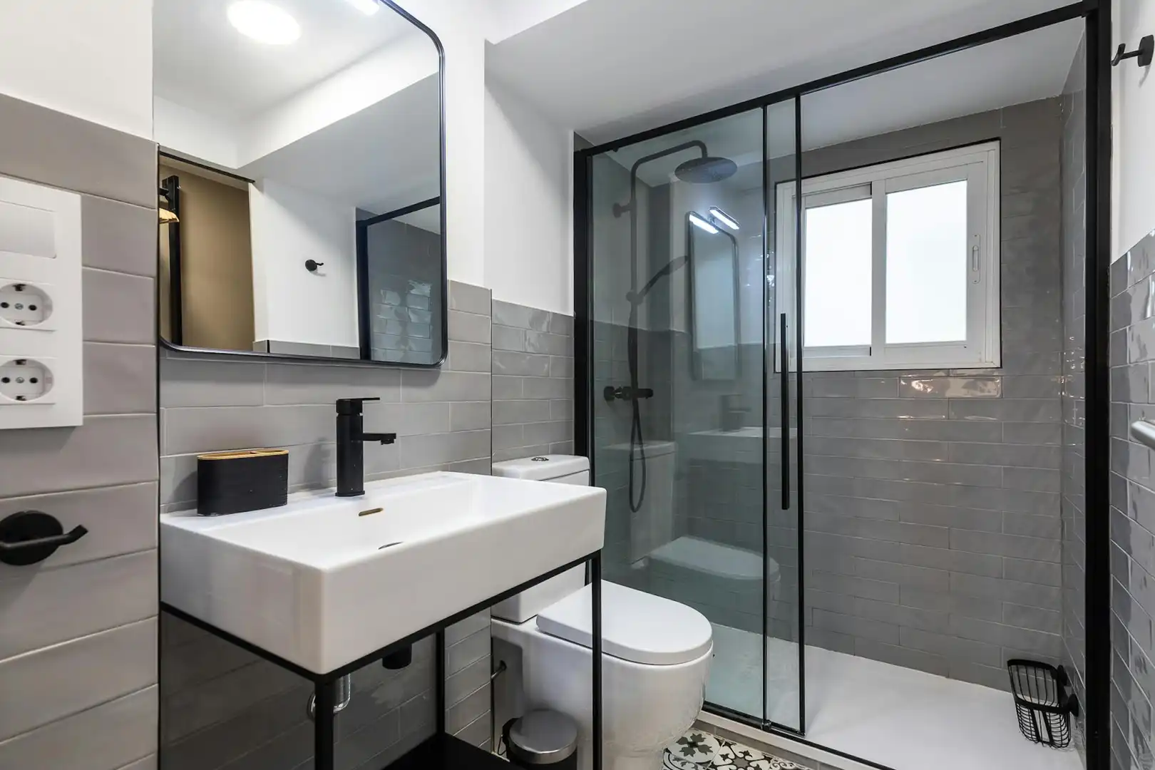 Badezimmer von Wohnung zur Miete in Ciutat Vella 