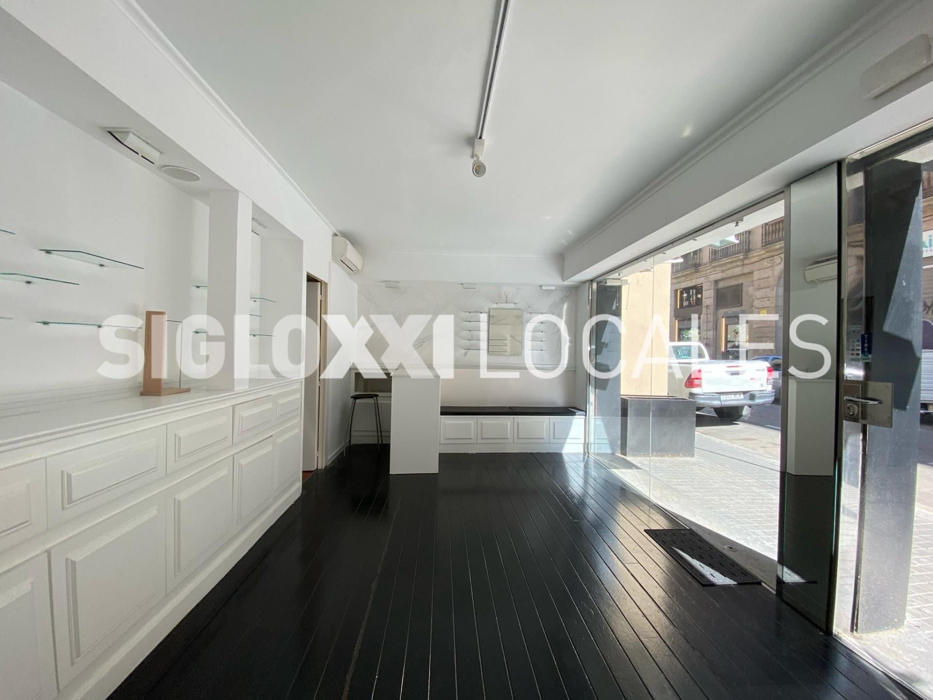 Exterior view of Premises to rent in  Barcelona Capital  with Air Conditioner