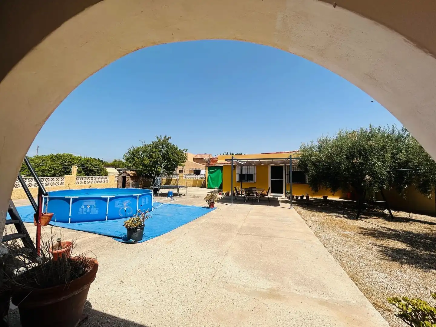 Vista exterior de Casa o xalet en venda en Alicante / Alacant amb Aire condicionat, Calefacció i Jardí privat