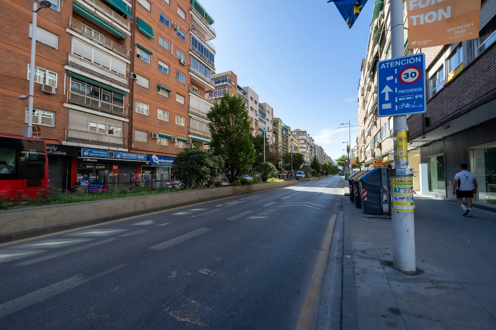 Vista exterior de Pis en venda en Granada amb Calefacció, Traster i Balcó