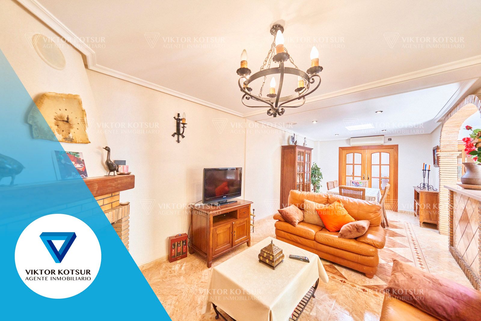 Living room of Single-family semi-detached for sale in Roquetas de Mar  with Air Conditioner, Terrace and Storage room